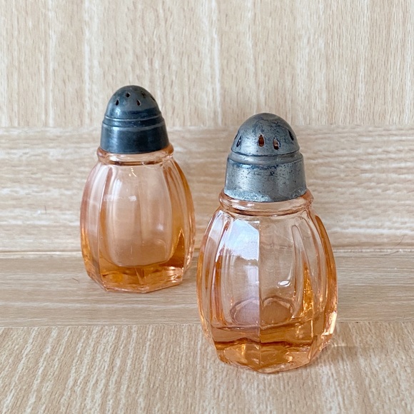 Antique Other - Antique Pink Depression Glass Salt & Pepper Shaker